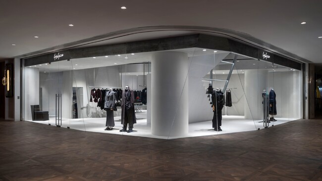 Yohji Yamamoto、香港の店舗を移転オープン