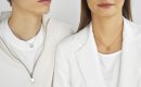 男女でのホースシューネックレス着用 男女でのホースシューネックレス着用