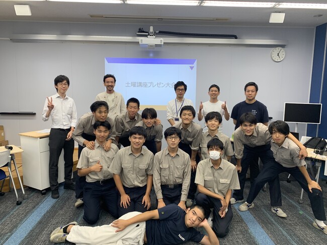 洛星高等学校 高校2年生がビジネスプランを発案し競い合う講座