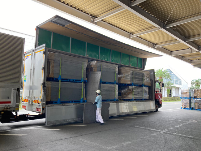 物流「2024年問題」対策として全国の製造・物流30拠点全てにトラック予約受付サービスの導入を完了
