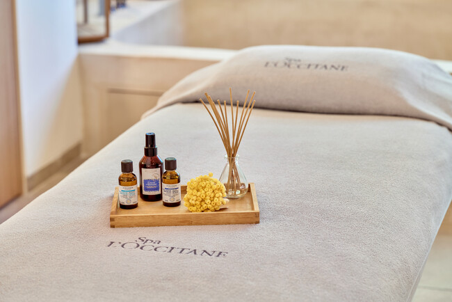 ロクシタンが世界最高のスパブランドとして「WORLD’S BEST SPA BRAND 」を2年連続で受賞。2024年ワールド・スパ・アワードにて。