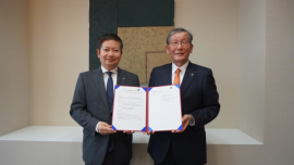 2024年11月6日に行われた基本合意書(MOU)締結式にて BSIジャパン 代表取締役社長 漆原 将樹、NTTアーバンソリューションズ 代表取締役社長 辻上 広志 2024年11月6日に行われた基本合意書(MOU)締結式にて BSIジャパン 代表取締役社長 漆原 将樹、NTTアーバンソリューションズ 代表取締役社長 辻上 広志