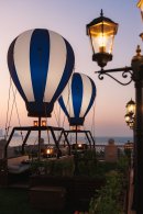 ジュメイラ・アル・カスル「バルーンズ・アット・ザ・パレス」 気球型ダイニング ジュメイラ・アル・カスル「バルーンズ・アット・ザ・パレス」 気球型ダイニング