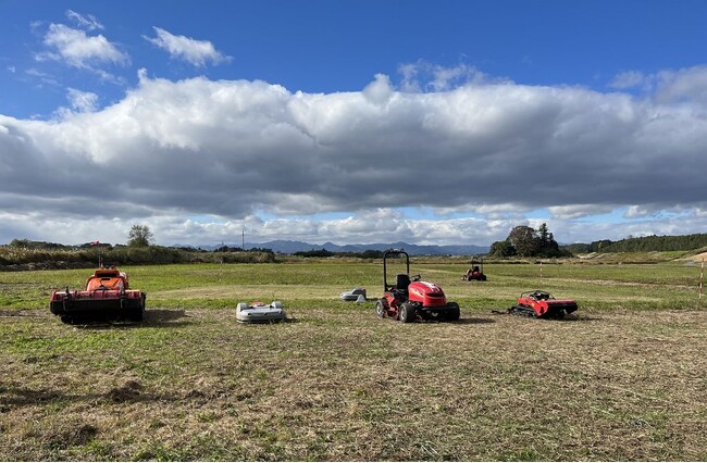 東北地方整備局と堤防や遊水地等のさらなる適正な維持管理に向けた無人式除草の実証実験を実施