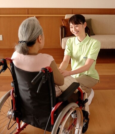 【11月11日介護の日】ベテラン介護士へのヒアリング調査発表　10年以上介護の仕事に携わる介護士たちのリアルな声