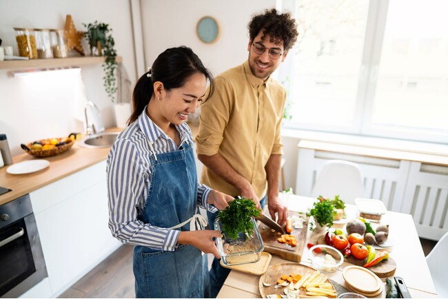 弊社はヴィーガン/プラントベースに特化した企業であり、その一環としてヴィーガン/プラントベースの方の専用の結婚/婚活支援サイトを運営しております。この度、登録者の成婚に至るまでの経緯を検証しました。