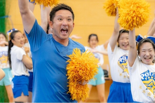 元北海道日本ハムファイターズ・杉谷拳士、チアに初挑戦！キレキレダンス披露！中高生から“黄色い”声も「部活を頑張る学生に差し入レモン」プロジェクト始動強豪チア部にサプライズ訪問！動画公開