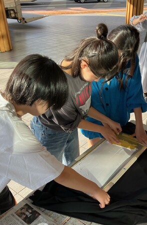 高校生実行委員がデザインしたオリジナルスタッフパーカーを着用し、地域イベント開催