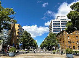 神奈川県住宅供給公社本社ビルと日本大通り 神奈川県住宅供給公社本社ビルと日本大通り