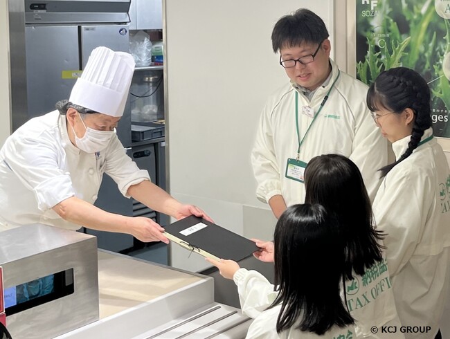 こども達が「税を考える週間」に、税務職員の仕事を体験！