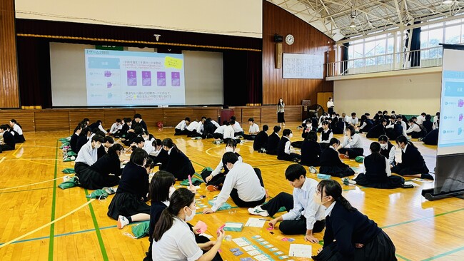 「人生の練習」ができる学校向け金融教育ゲームを高校1年生280名に実施