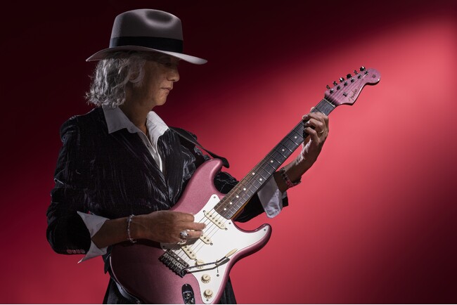 日本のロックレジェンド、Charの新シグネイチャーモデル『Char Stratocaster(R) Burgundy』スタンダードと限定モデル2機種 2024年12月4日（水）発売