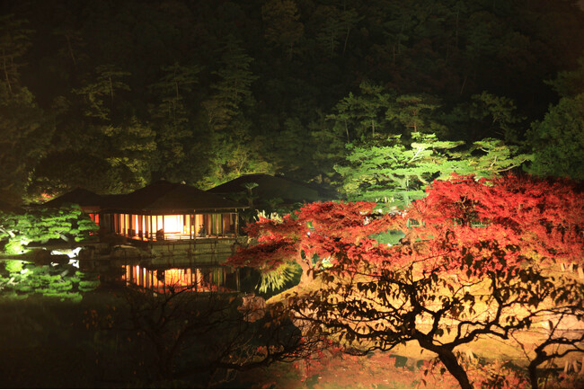 「一歩一景」の名園で楽しむ幻想の夜　特別名勝 栗林公園「秋のライトアップ」開催2024年11月22日(金)～12月1日(日)