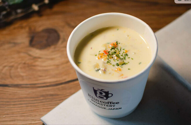 ベーカリー小麦の奴隷 ときがわ町店が11月14日に吉見の「百穴まつり」に参加。食品リサイクルを目指し産学連携で生まれたglin coffeeのスープをパンと一緒に先行販売します。