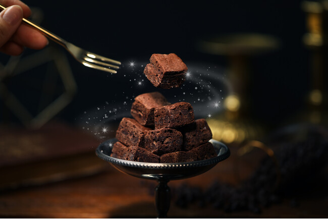 ～持ち運びできる！ひとくちサイズの世にもおいしいチョコブラウニー～“チョコっと”ずつ食べられる初登場の『世にもおいしいチョコっとブラウニー』を11月18日（月）全国のセブンイレブンで先行発売開始！