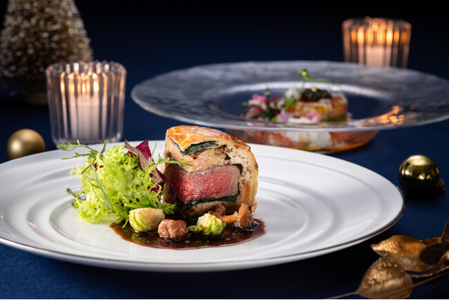 メインディッシュは黒毛和牛フィレ肉とフォアグラのパイ包み　豪華食材で彩るクリスマスディナー
