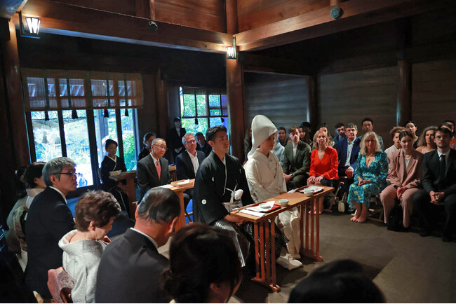 「なぜ日本人は〈日本の結婚式〉しないの？」国際結婚カップルに《神社婚》が大人気の理由を調査。【いい夫婦の日　特別企画】
