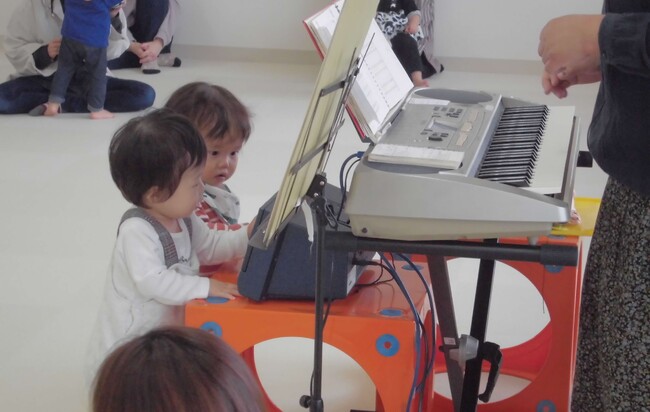 歌と楽器に触れる体験!親子で楽しむふれあいコンサートで心温まる時間