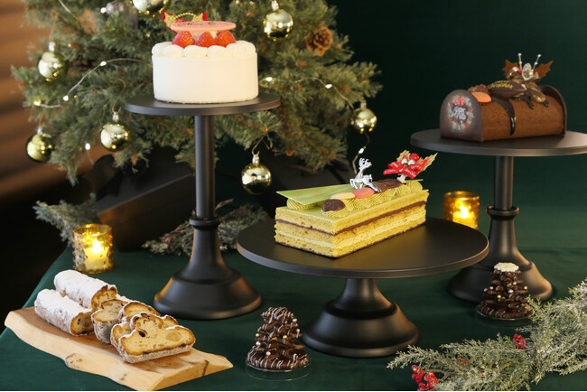 【熱海パールスターホテル】リゾートで過ごすシックなクリスマス。12月1日から3種類のケーキの予約をスタートします。ホリディ気分を盛り上げる特別なデザートプレートやクリスマス菓子の販売も。