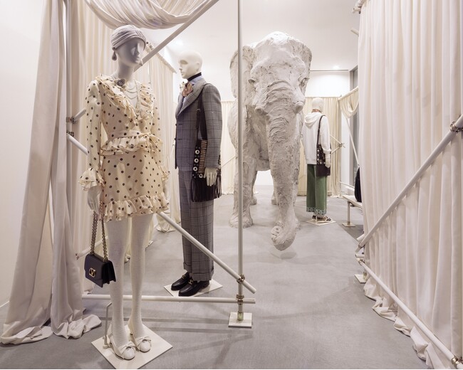 メゾン ヴァレンティノとドーバー ストリート マーケットが2025年スプリング ‘アヴァン レ デビュ’ コレクションのローンチを祝しコラボレーションを実施