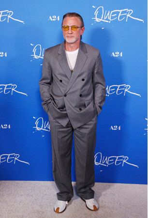 【ロエベ】ダニエル・クレイグ、ルカ・グァダニーノ、ドリュー・スターキー、オマー・アポロらが《Queer（原題）》LAプレミアにてロエベを着用