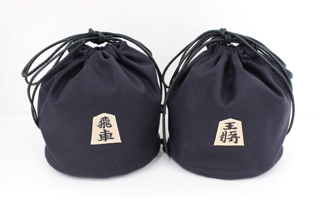 日本将棋連盟とコラボレーションした将棋駒モチーフ巾着が販売