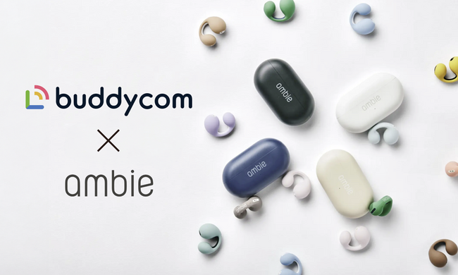 耳をふさがないイヤホン「ambie」とBuddycomが連携