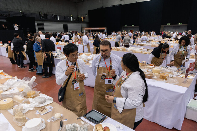 チーズの世界大会「World Cheese Awards 2024」（開催地：ポルトガル）でCHEESEDOM「瀬棚」（北海道）世界の4,786品のチーズの中からSuper Gold賞に選出！