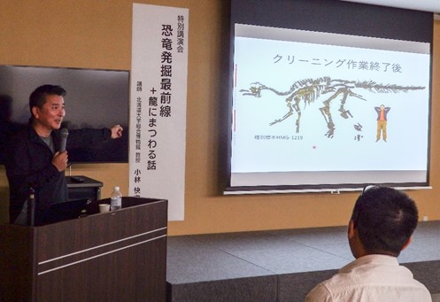 あの恐竜博士が坂井市にやってきた 日本初の巨大全身骨格 カムイサウルス発掘の小林快次教授