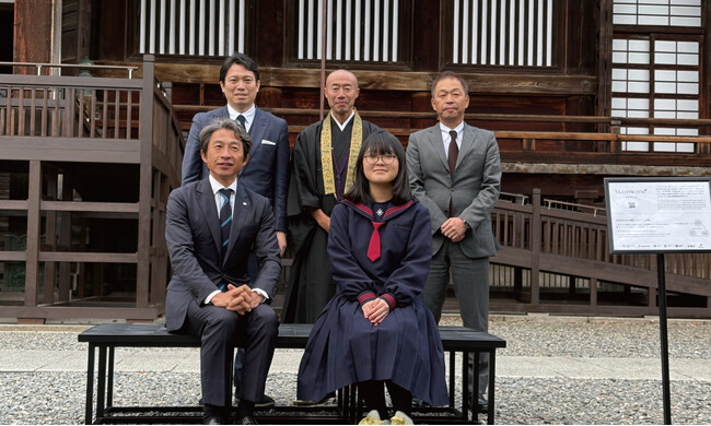 TRANSWOOD(R) with Prasus(R)製ベンチが善光寺境内に設置されました。
