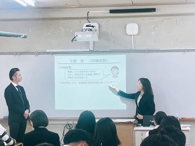 【開催レポート】土岐プレミアム・アウトレット／土岐商業高等学校で接客日本一販売員らによる出張授業を実施しました