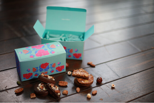 【限定コラボ】バレエ「チャコット」× ナッツ菓子専門店「 caica」！冬の風物詩「くるみ割り人形」をイメージしたスイーツBOXが登場！ナッツの花々が踊る「caica×チャコットオリジナルBOX」