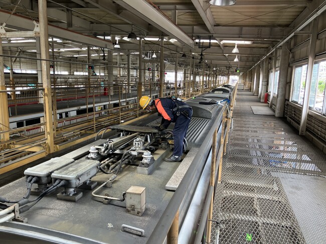 東海地方約100万人/日 の移動を支える 名古屋鉄道(株)へアシストスーツ２種類を試験導入