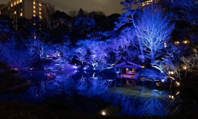 庭園が青に染まるライトアップ『TOKYO BLUE GARDEN 2024-2025』12/21～1/31開催！クリスマス期間には『HAPPO-EN CHRISTMAS 2024』での特別なひとときを