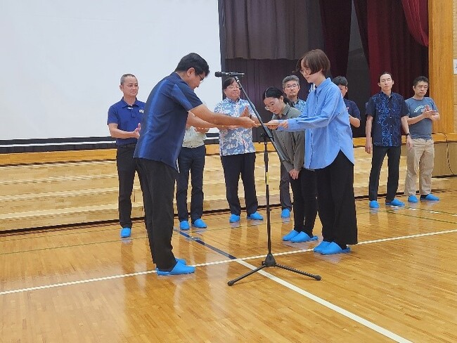 名桜大学学生が恩納村長より感謝状を授与されました