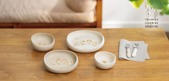 はじめての「食べる」にはコレ！ママパパにも赤ちゃんにもうれしい工夫がいっぱいで、上手に「食べる」をマスターできるベビー食器。