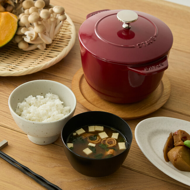 鋳物ほうろう鍋STAUB（ストウブ）ワイ・ヨット限定色 ボルドー の「ラ・ココット de GOHAN M」が待望の再販開始！