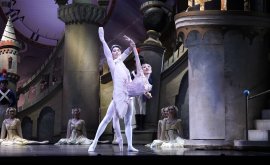 (C) K-BALLET TOKYO (C) K-BALLET TOKYO