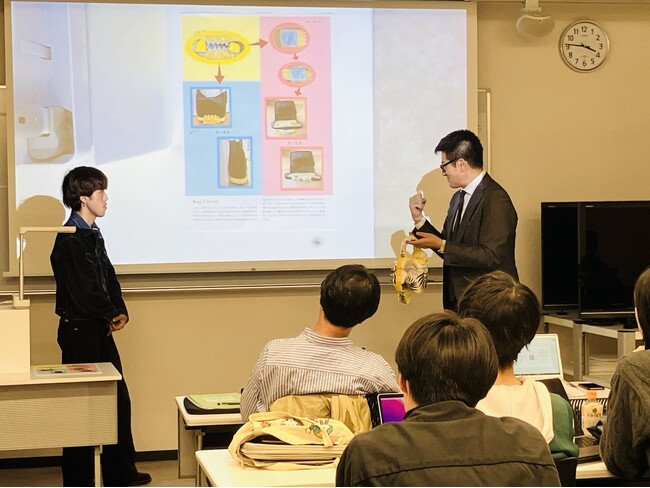 玉川大学との産学連携 オリジナルグッズ企画・製作プロジェクト始動 学生の柔軟な発想を活かし 学びを実践へとつなげる場を提供 モノづくりのノウハウを伝授 “つくりたい”を形にする実現を支援