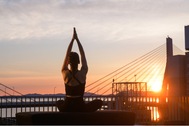 青森ウエルネスホテルReLabo　2024年を締めくくり、新年を迎える準備を整える「YogaFit Studio 禅」 特別イベント『54回太陽礼拝-Half Challenge-』