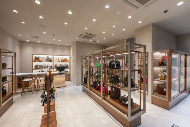 【福岡・博多】ブランドリユースショップ「KOMEHYO 天神店」がリニューアル。本日、11月29日（金）にオープンしました！