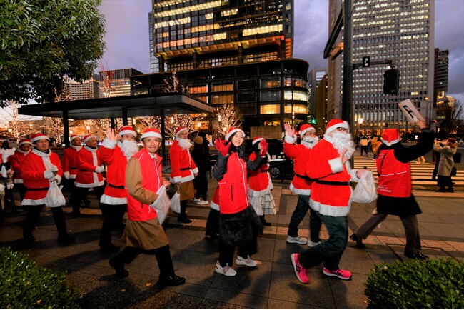 グランフロント大阪とグラングリーン大阪に約 500 人の「おもてなしサンタ」がやってくる！「Grand Santa Parade in UMEKITA」12/19(木)16:30開始。参加者募集中！