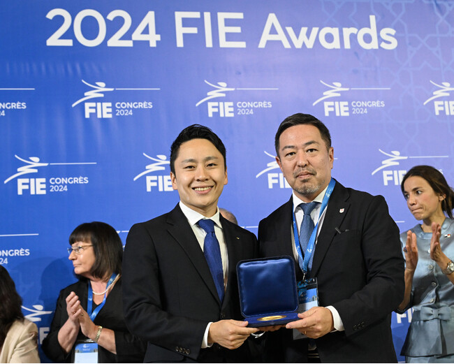 【フェンシング】国際フェンシング連盟総会で日本が2023-2024シーズン シニア最優秀チームとして表彰されました！