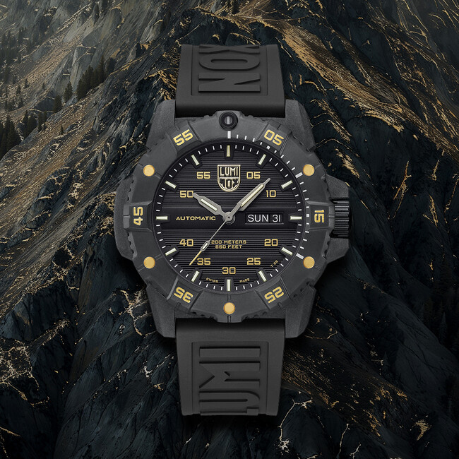 【ルミノックス】独自高機能ケース素材「CARBONOX(TM)＋」を採用。人気急上昇中のマスターカーボンシリーズから待望の新作は世界限定999本のスイスムーブメント自動巻き本格時計