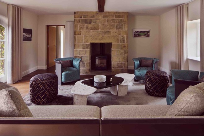 460億通り以上のカスタマイズを特別な空間で楽しめる専用施設、「The Mews(ザ ミューズ), The Home of Bentley(ザ ホーム オブ ベントレー)」を公開