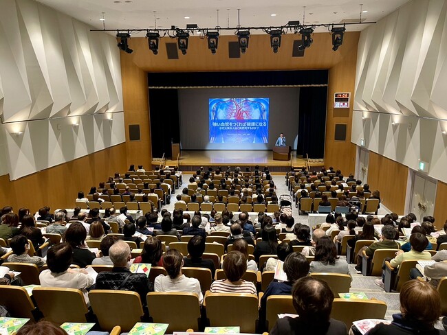 イベントマーケティングを提供する株式会社ダブルエムが、「満員予約・着座率80％を達成した健康セミナー」の成功ポイントを解説したコラムを公開
