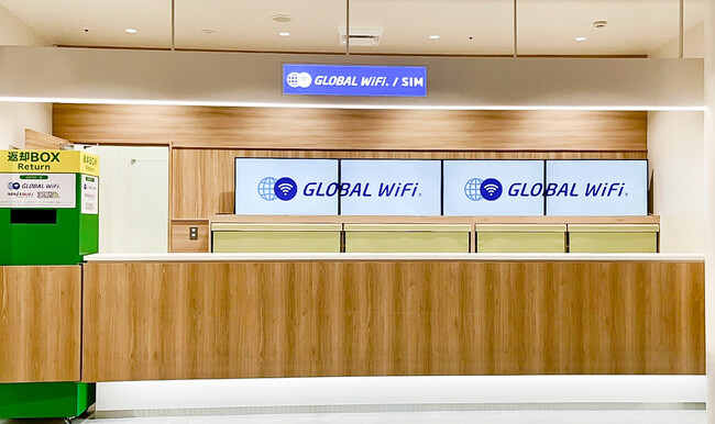 「グローバルWiFi(R)」福岡空港国際線ターミナルのアクセスホール供用開始に伴い、店舗をリニューアルオープン。