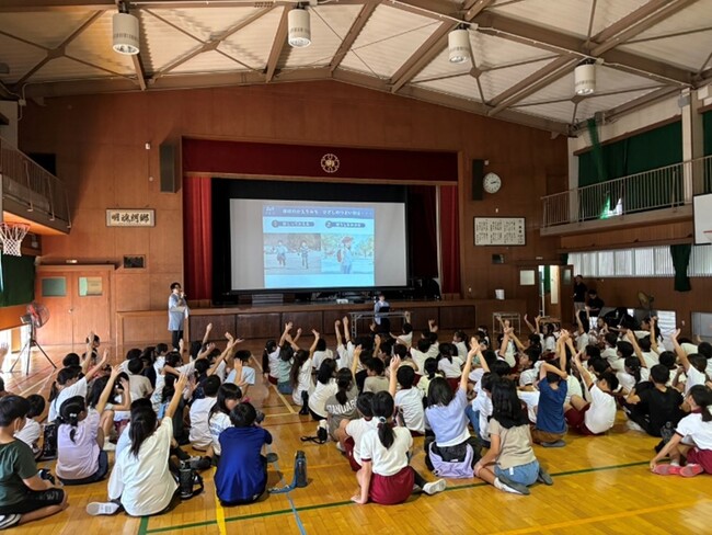 メガネのZoff「目の健康」を啓発する出張授業～兵庫県姫路市立別所小学校で4年生約120名を対象に実施～