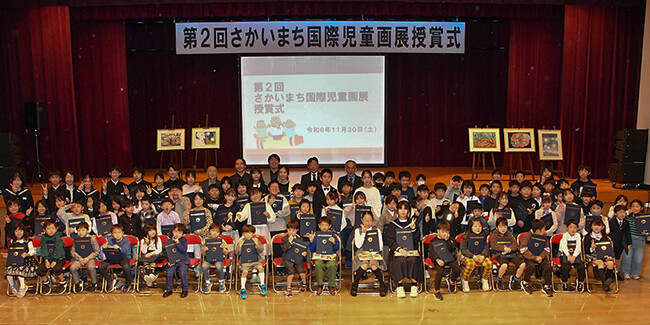 【茨城県境町】「第2回さかいまち国際児童画展」授賞式を開催。大賞2点、町長賞2点、特別賞1点を選出