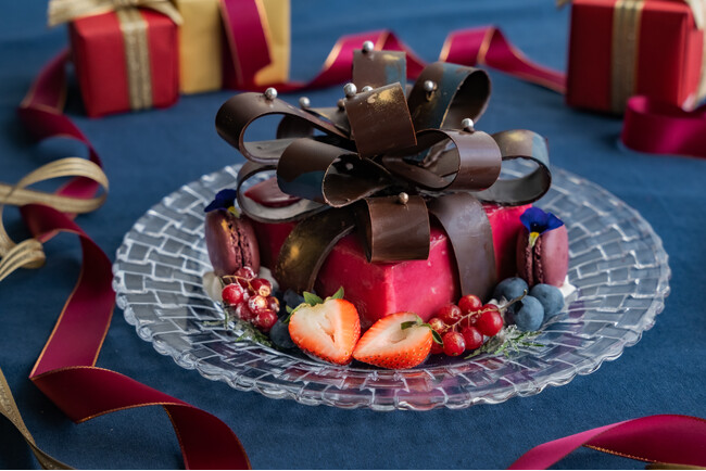 クリスマスを華やかに彩る、まるで贈り物のようなフレンチシェフこだわりのクリスマスケーキ付宿泊プランが「THE LIVELY 大阪本町」にて12/21（土）～12/25（水）に限定登場！